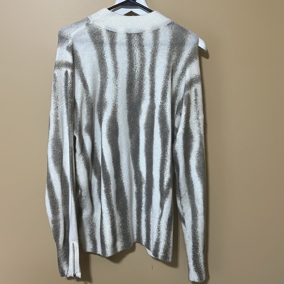 CHARLIE B animal print sweater. NWT. Ivory and taupe. Size large. - Picture 2 of 11